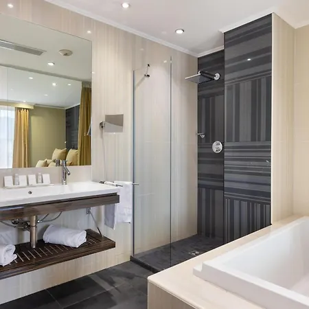 Best Western Plus Hotel Massena Nice-3